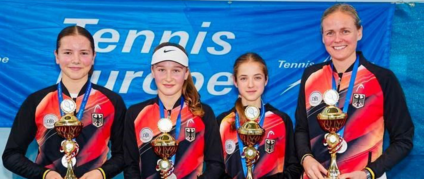 U14 Juniorinnen gewinnen Silber (v.l.n.r. Ida Wobker, Sophie Triquart, Viktorija Cesonyte, Anna-Lena Herzgerodt)