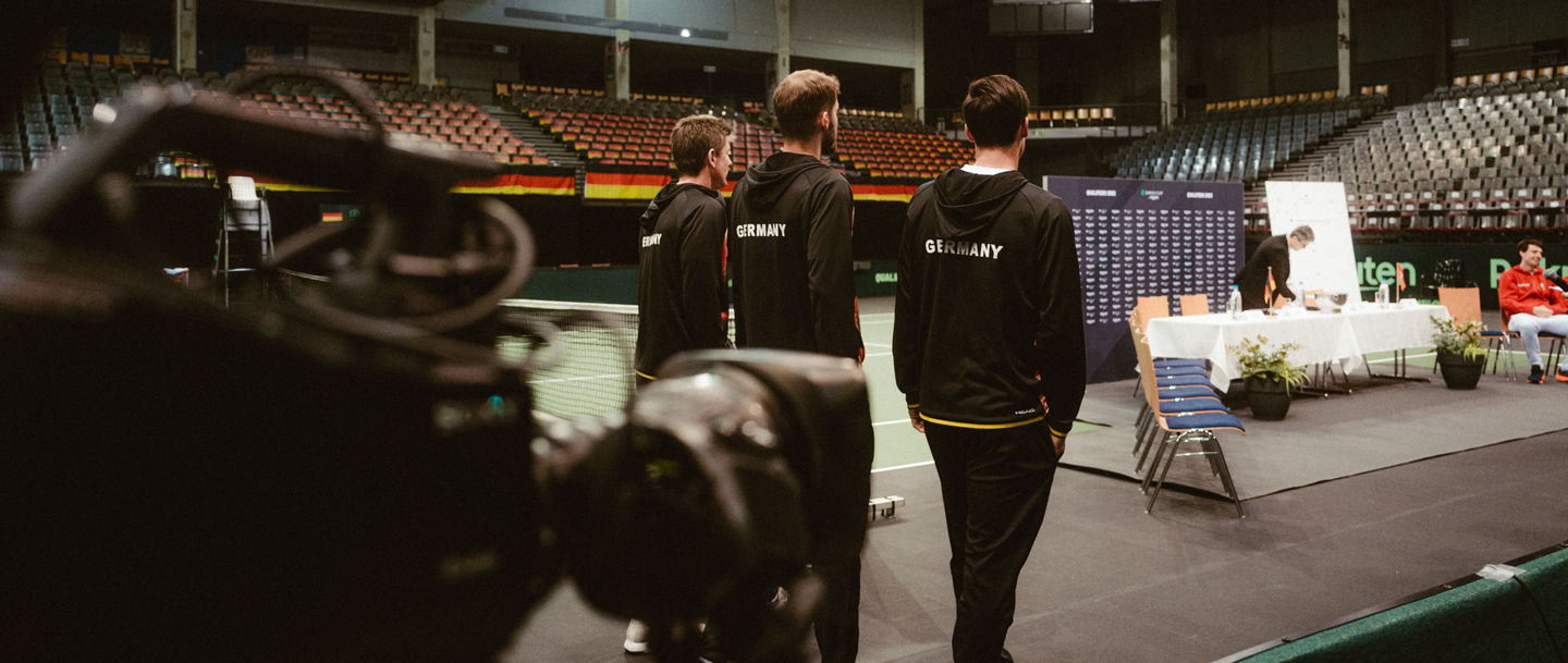 Fernsehkamera filmt das deutsche Davis Cup-Team bei den Qualifiers in Trier