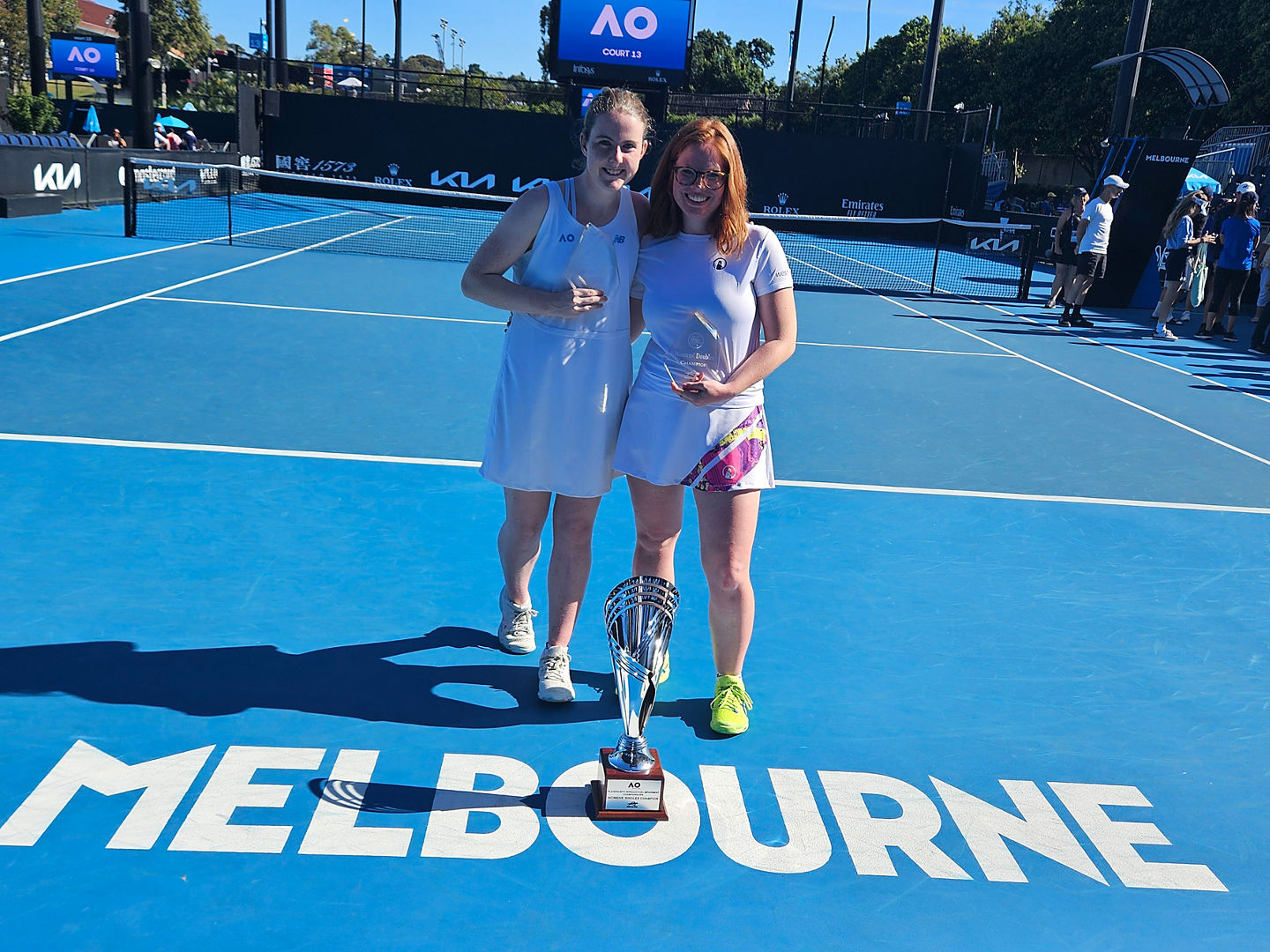 Sophia Schmidt (rechts) mit ihrer Doppelpartnerin Anna Mcbride (links)