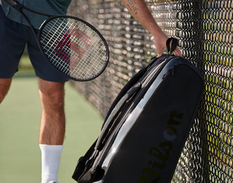 Spieler mit Tennistasche