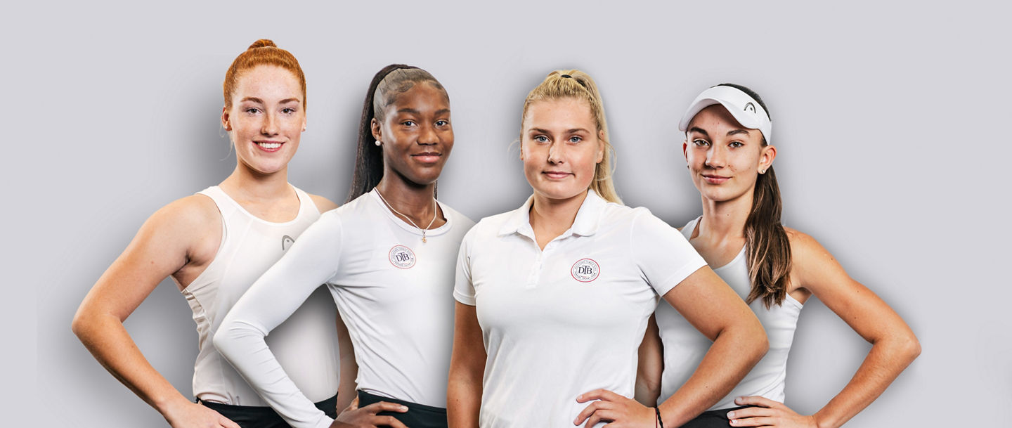 Das Porsche Talent Team 2024: Ella Seidel, Noma Noha Akugue, Nastasja Schunk und Julia Stusek (v.l.n.r.)