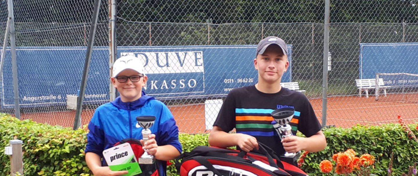M12 Finalisten: Sebastian Hallbauer (2. Platz) und Sieger Nicolas Meyer