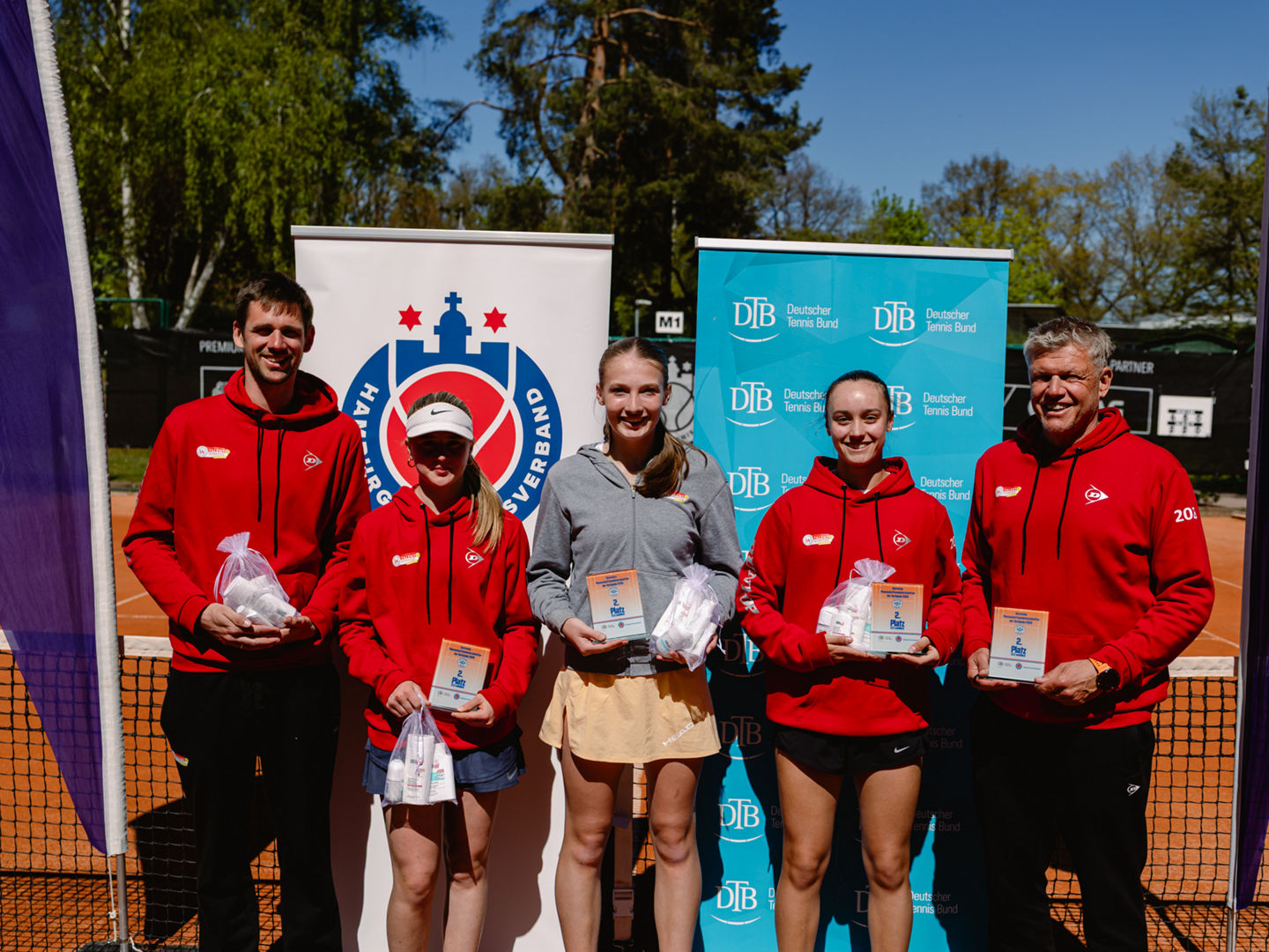 Kevin Kaczynski, Finnja Isbruch, Chiara Heine und Michael Schmidtmann auf dem Siegerfoto der Deutschen Mannschaftsmeisterschaften der Verbände U15 2026