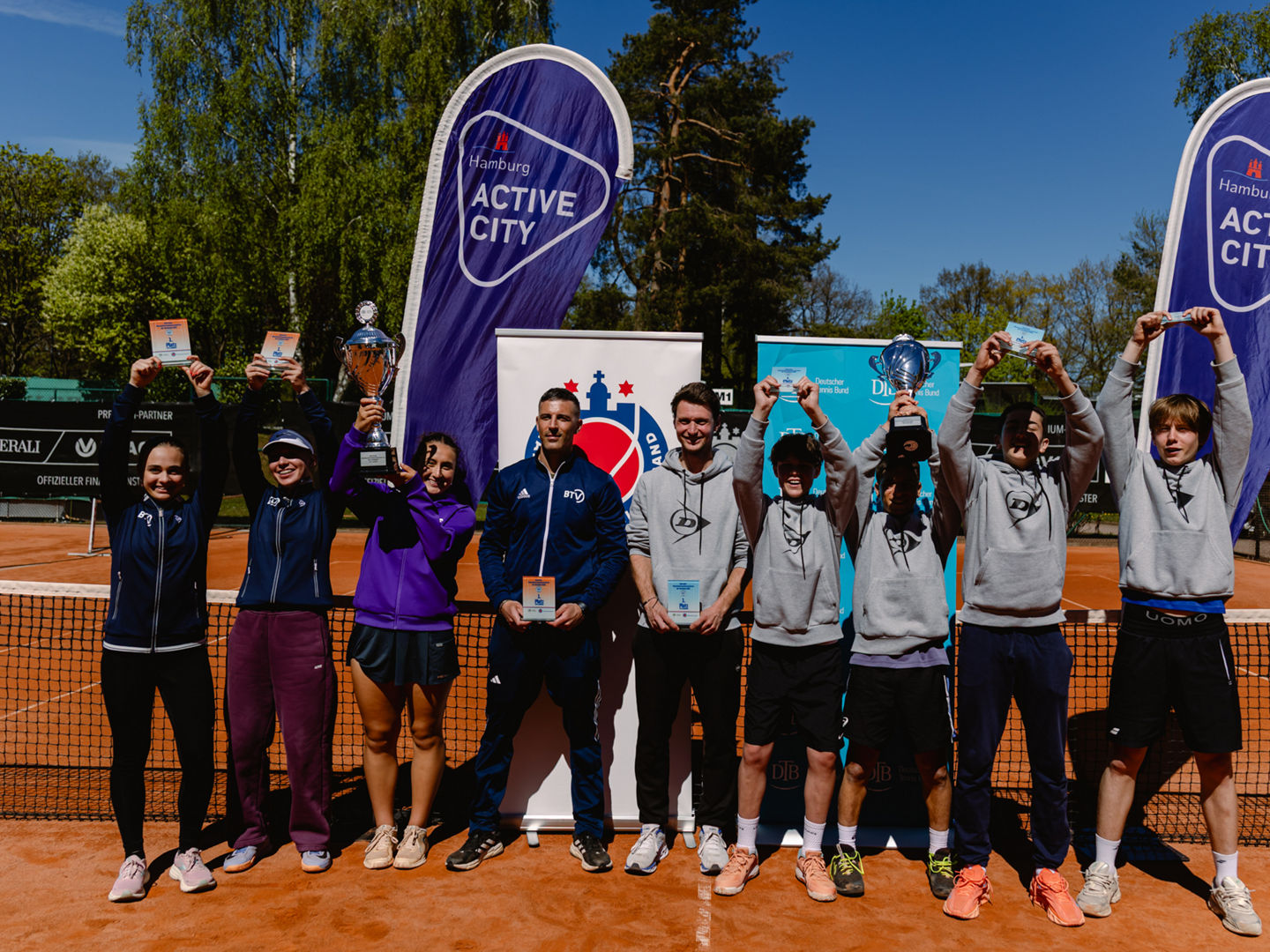 Die Junioren vom TNB und Juniorinnen vom BTV holten sich die Titel in Hamburg