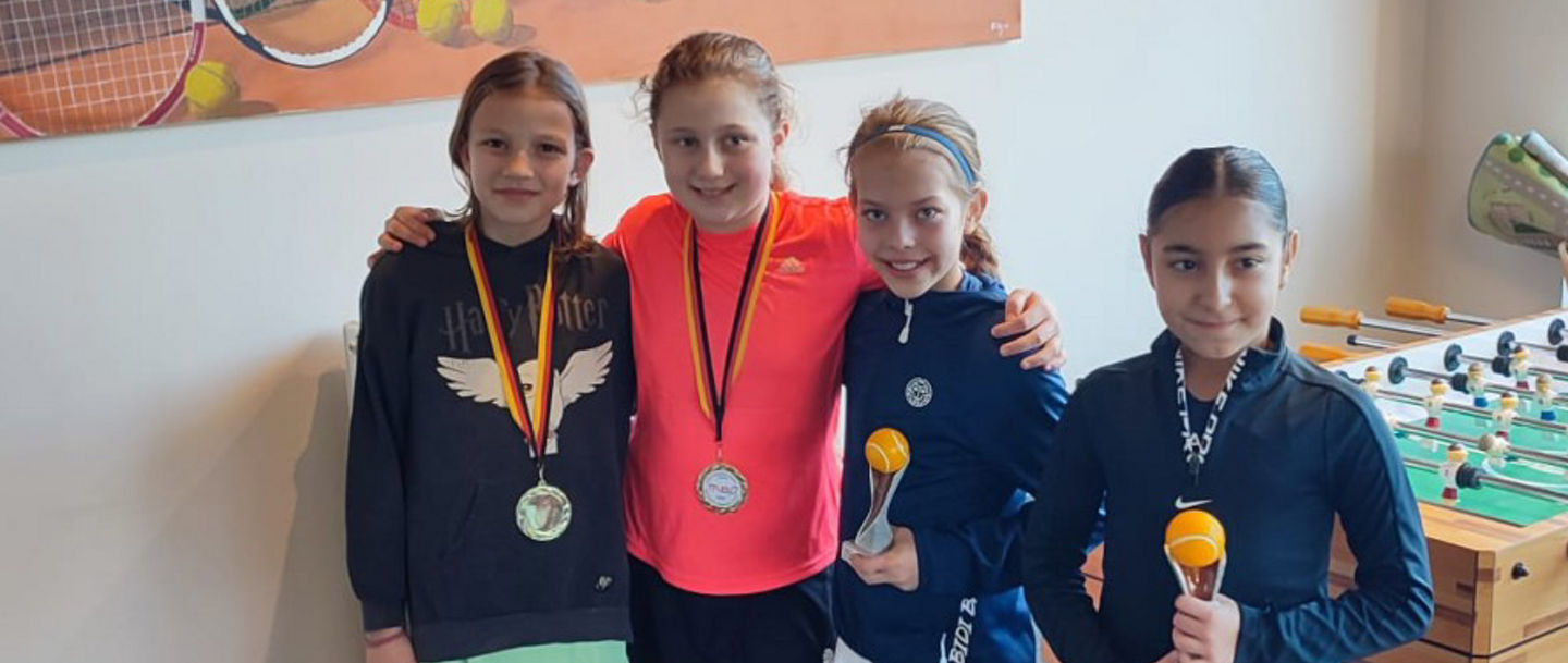Von rechts: Die Siegerin Yana, Caroline, Frieda und Femke