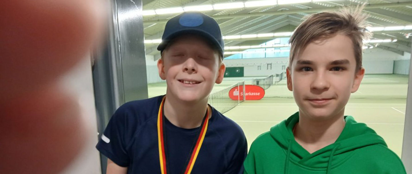 U16m Nebenrunde Sieger Luca als Sieger rechts, Niclas links