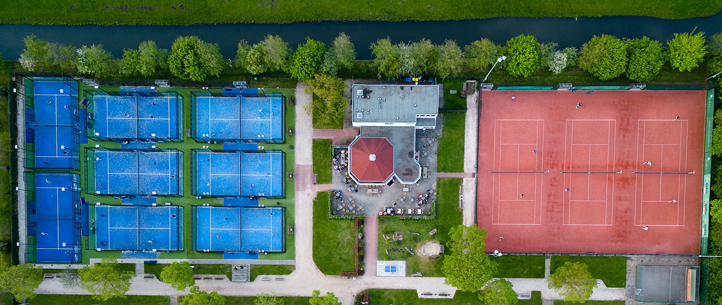 Padel- und Tenniscourts