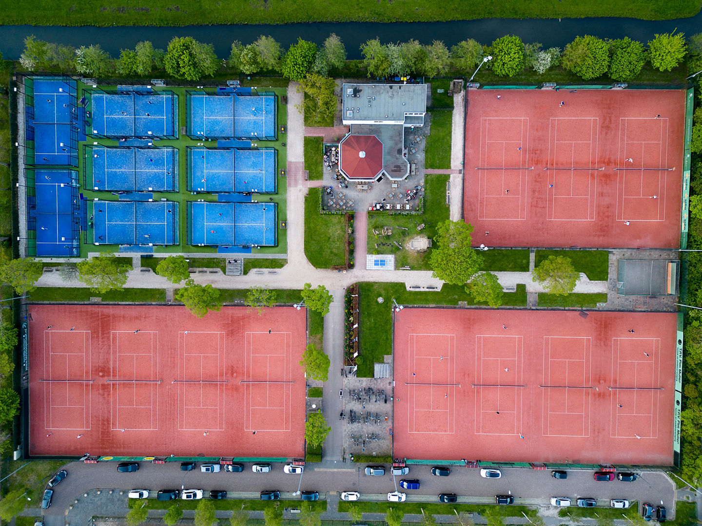 Padel- und Tenniscourts