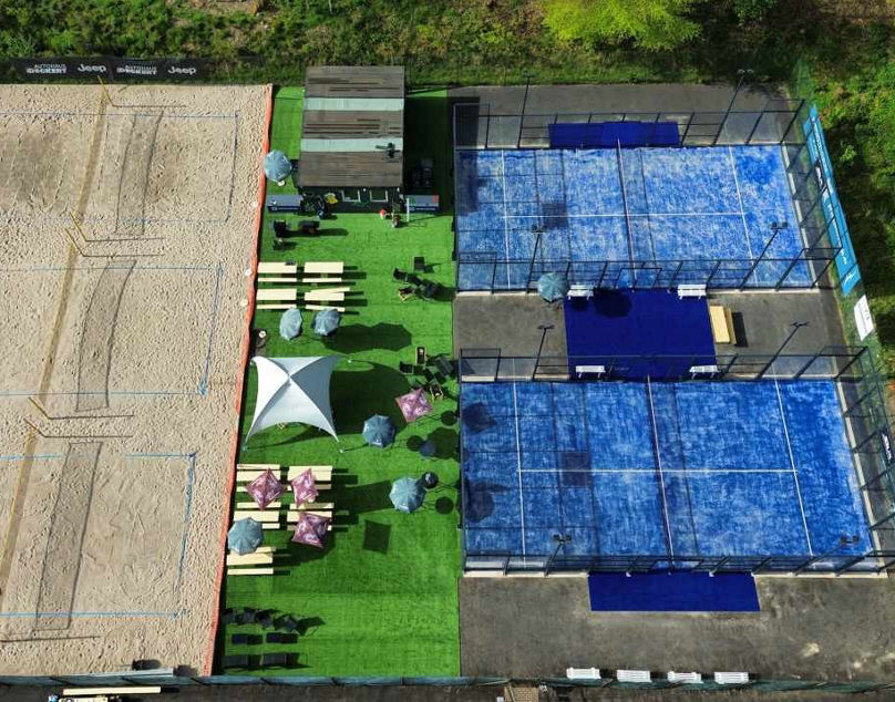 Ansich der Padel- & Beach Tennis Anlage in St. Ingbert als Drohnenaufnahme von oben