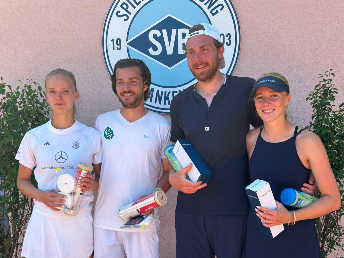 Jolie Abendroth und Joshua Knuth (l.) holten den Titel im Mixed nach einem Finalsieg gegen Bastien Presuhn/Carla Intert