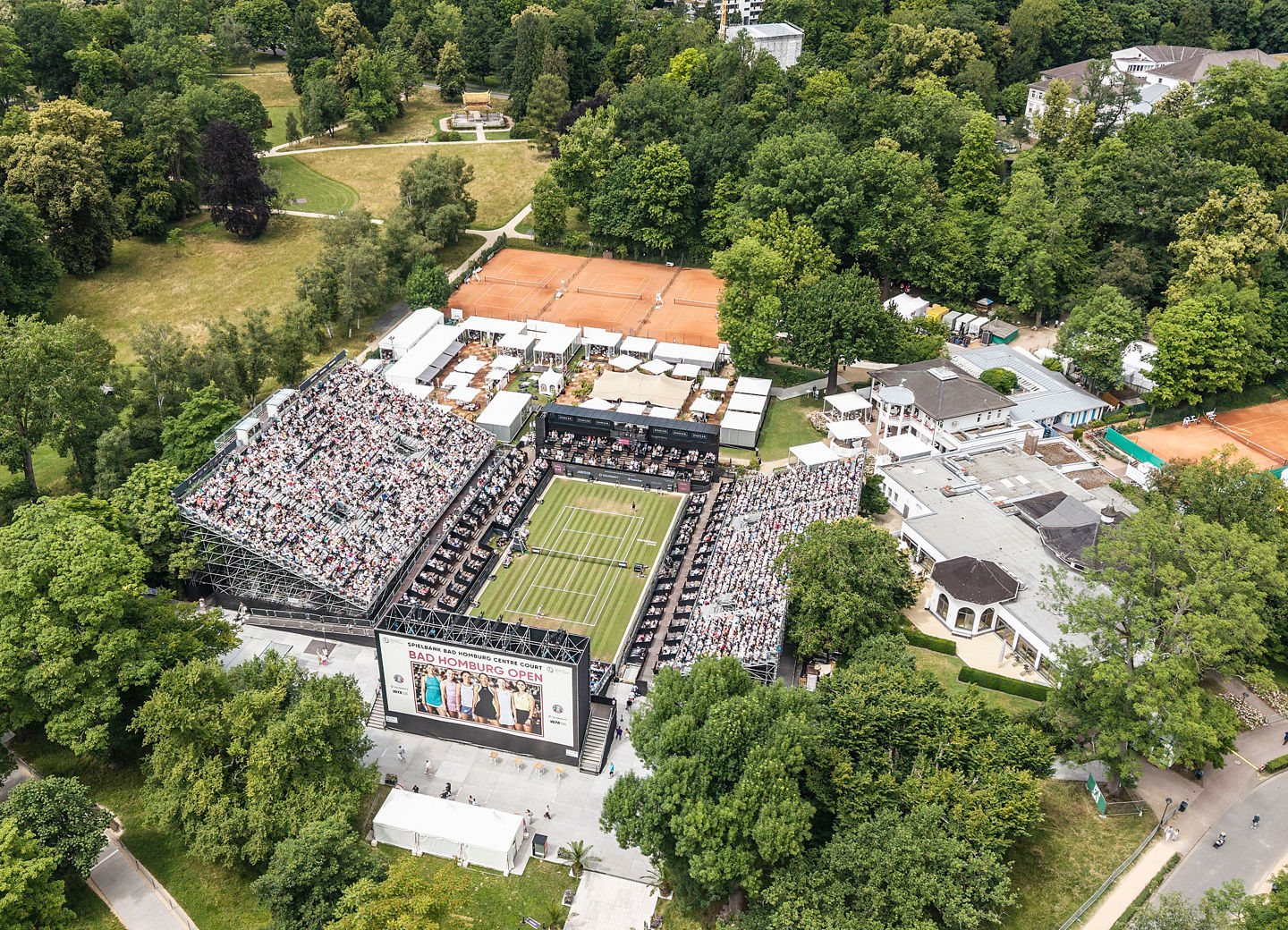 Die Bad Homburg Open powered by Solarwatt versprechen auch im Tennissommer 2026 Weltklassetennis und jede Menge Wimbledonflair! 