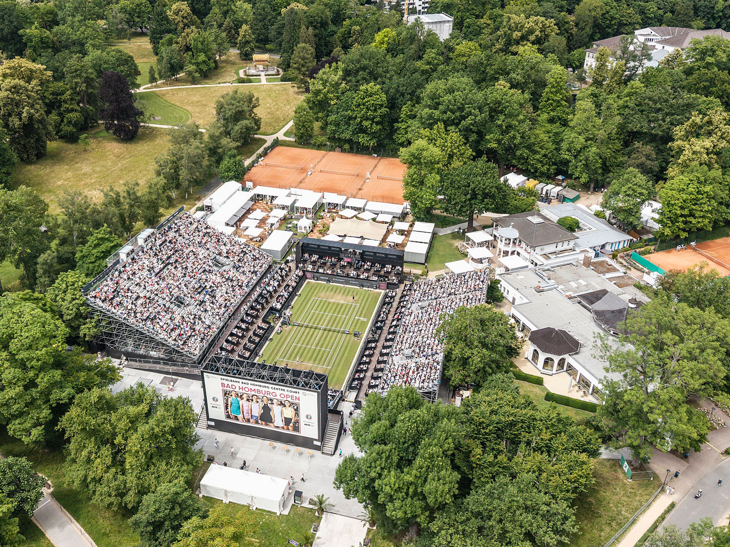Die Bad Homburg Open powered by Solarwatt versprechen auch im Tennissommer 2026 Weltklassetennis und jede Menge Wimbledonflair! 