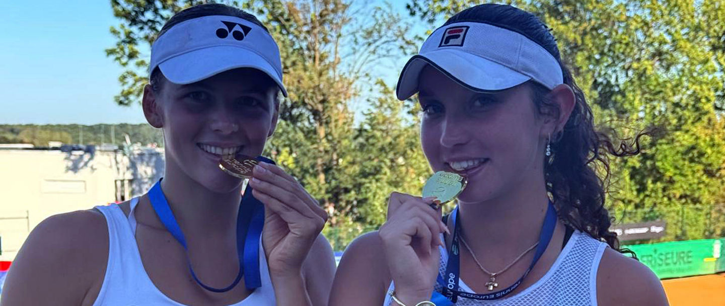 Eva Bennemann (links) und Sonja Zhenikova nach ihrem EM-Triumph