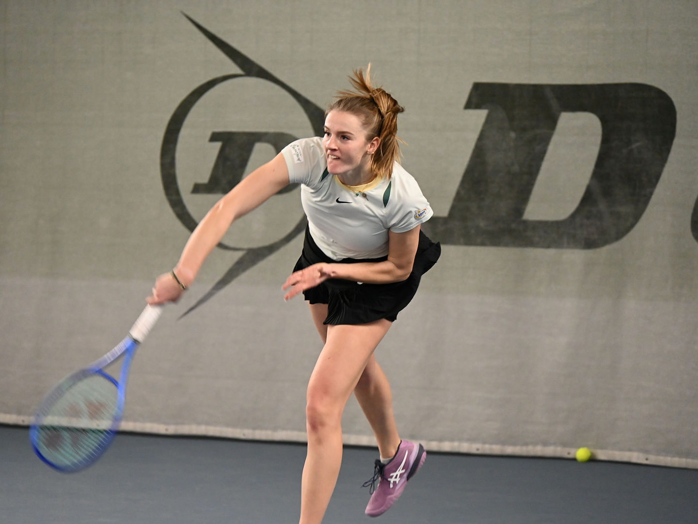 Martyna Kubka beim Spiel in Leimen mit Schläger in der Hand