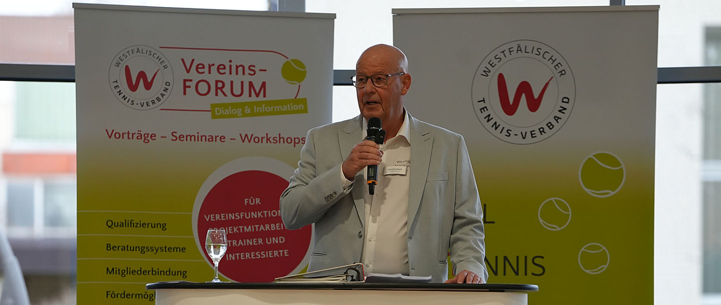 WTV-Vizepräsident Ulli Steinbach auf der Bühne beim WTV-Vereinsforum
