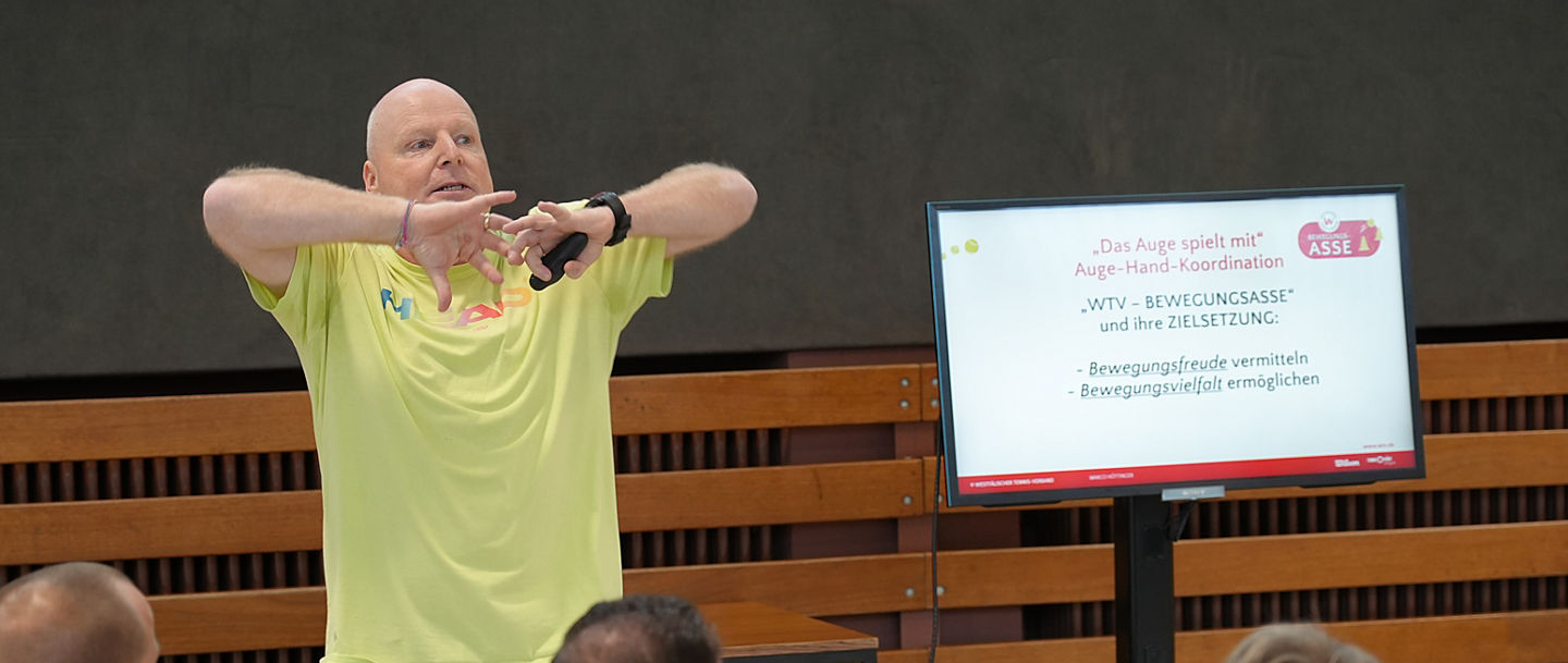 Marco Höttinger im Workshop über die WTV-Bewegungsasse