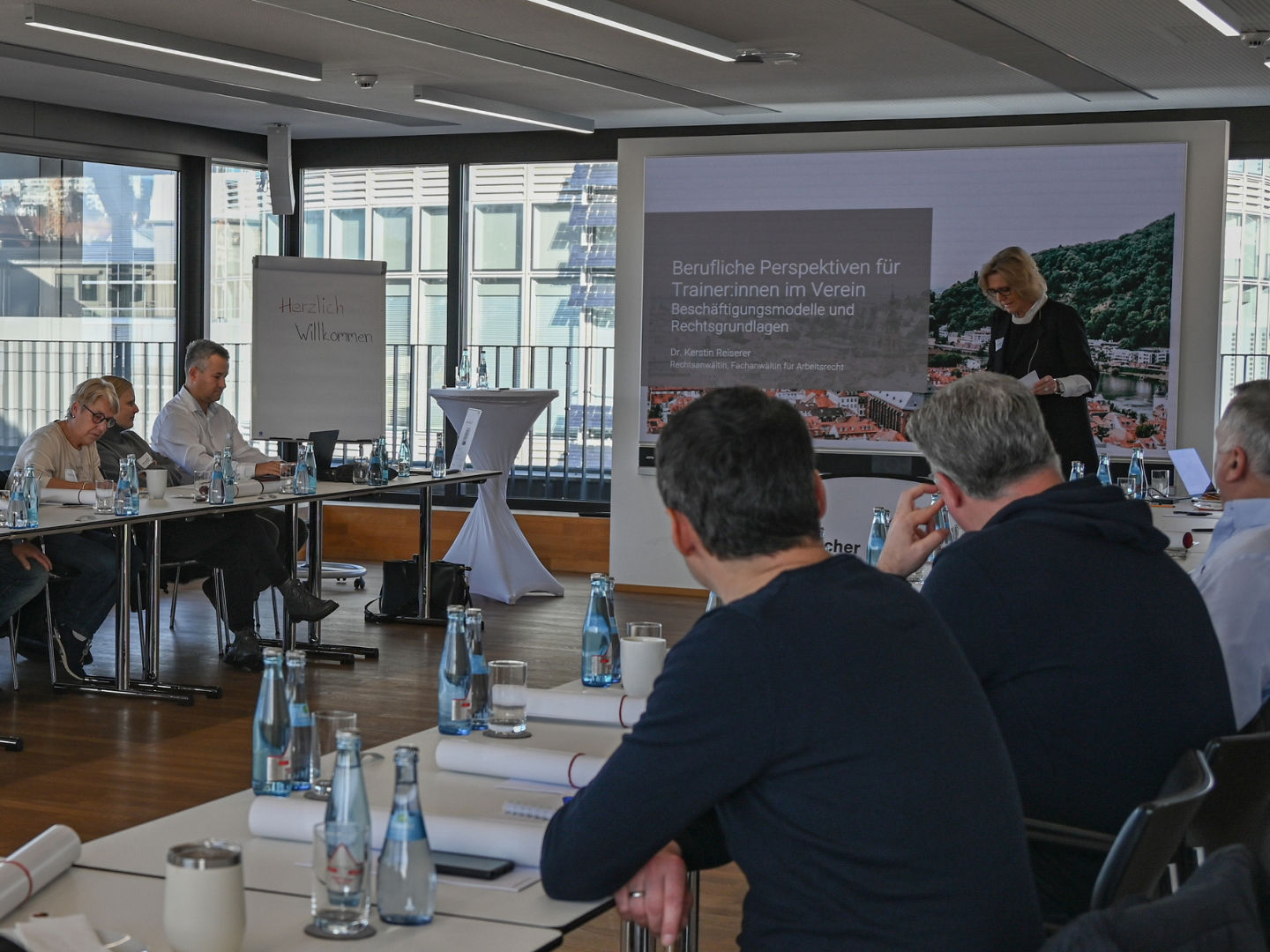 Räumlichkeit des Vereinsdialogs mit Teilnehmenden