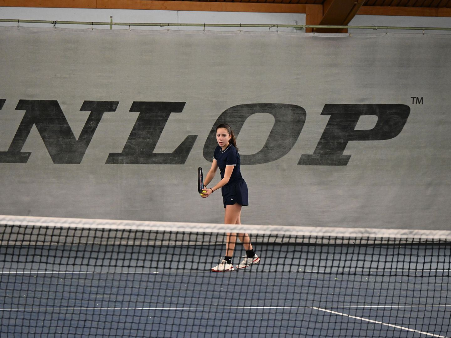 Ana Stratulat holt zum Aufschlag aus