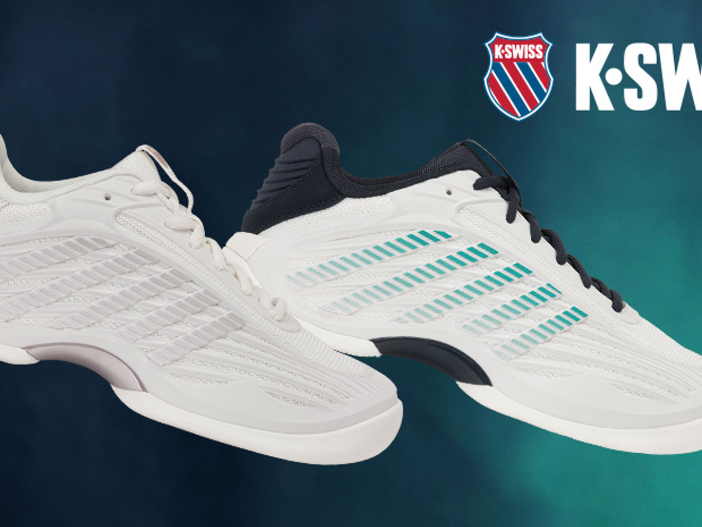 Weiße Tennisschuhe seitlich gezeigt vor mint-schwarzem Hintergrund