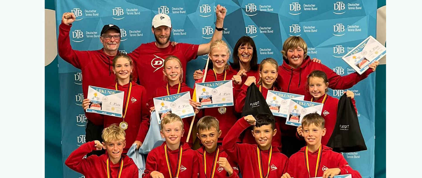 Das erfolgreiche TNB-Team: Charlotta Sturdy (hinten Mitte) und Paula Kerosevic (hinten links) im Kreises der Mannschaft sowie Oliver Mutert (von links), Christoph Uster, Andrea Kalbe umd Carina Mennemann, Foto: TNB