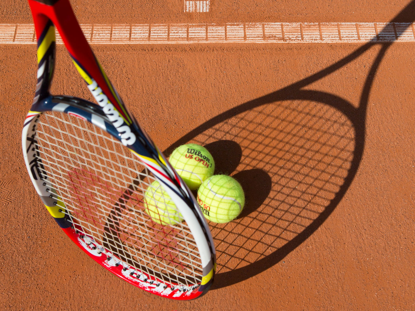 Tennisschläger und Bälle Wilson