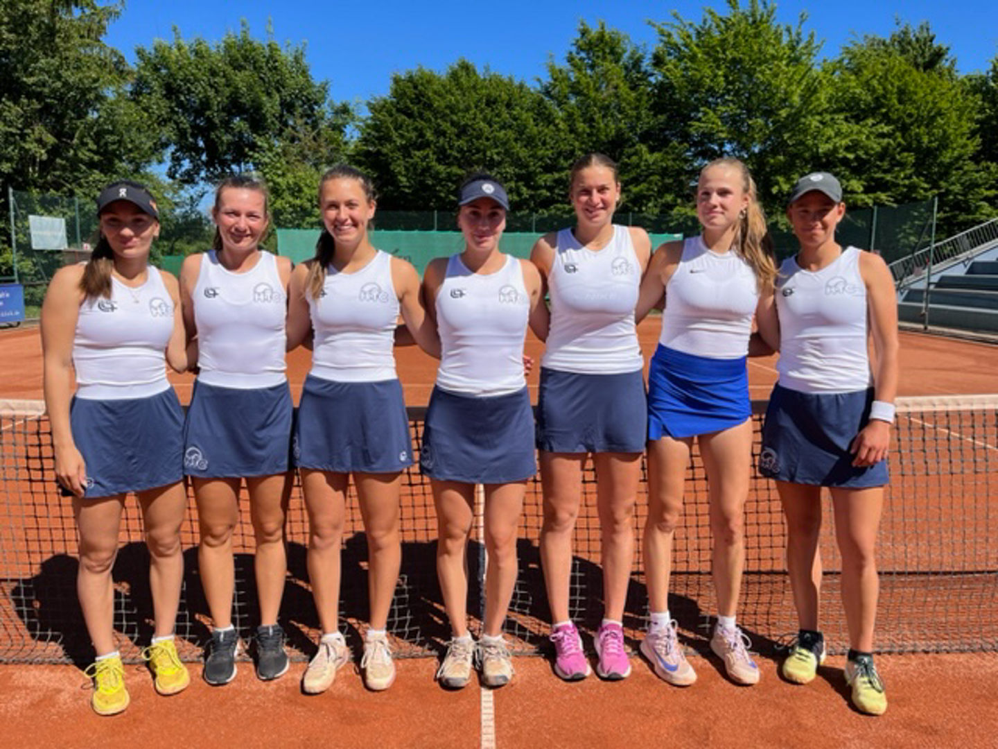 1. Damen Heidelberger TC stehen vor dem Netz: Teamfoto