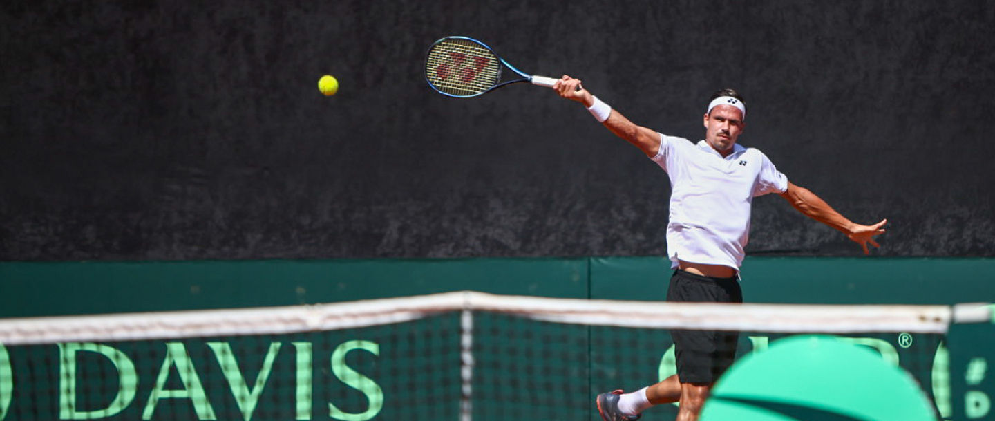 Daniel Altmaier spielt beim Davis Cup eine Rückhand