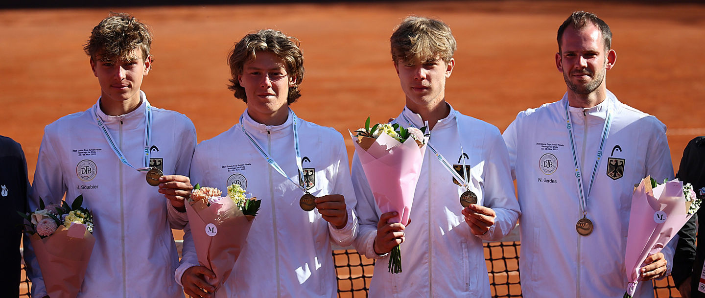 Von links nach rechts: Jannik Sötebier, Eric Dylan Müller, Jakob Joggerst und DTB-Trainer Niklas Gerdes 