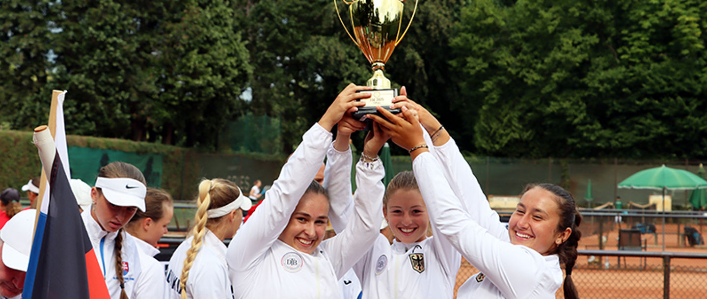 Grund zur Freude: Lilly Marie Greinert, Ana Miovcic und Marlene Sczech wurden in Bremen Gruppensieger