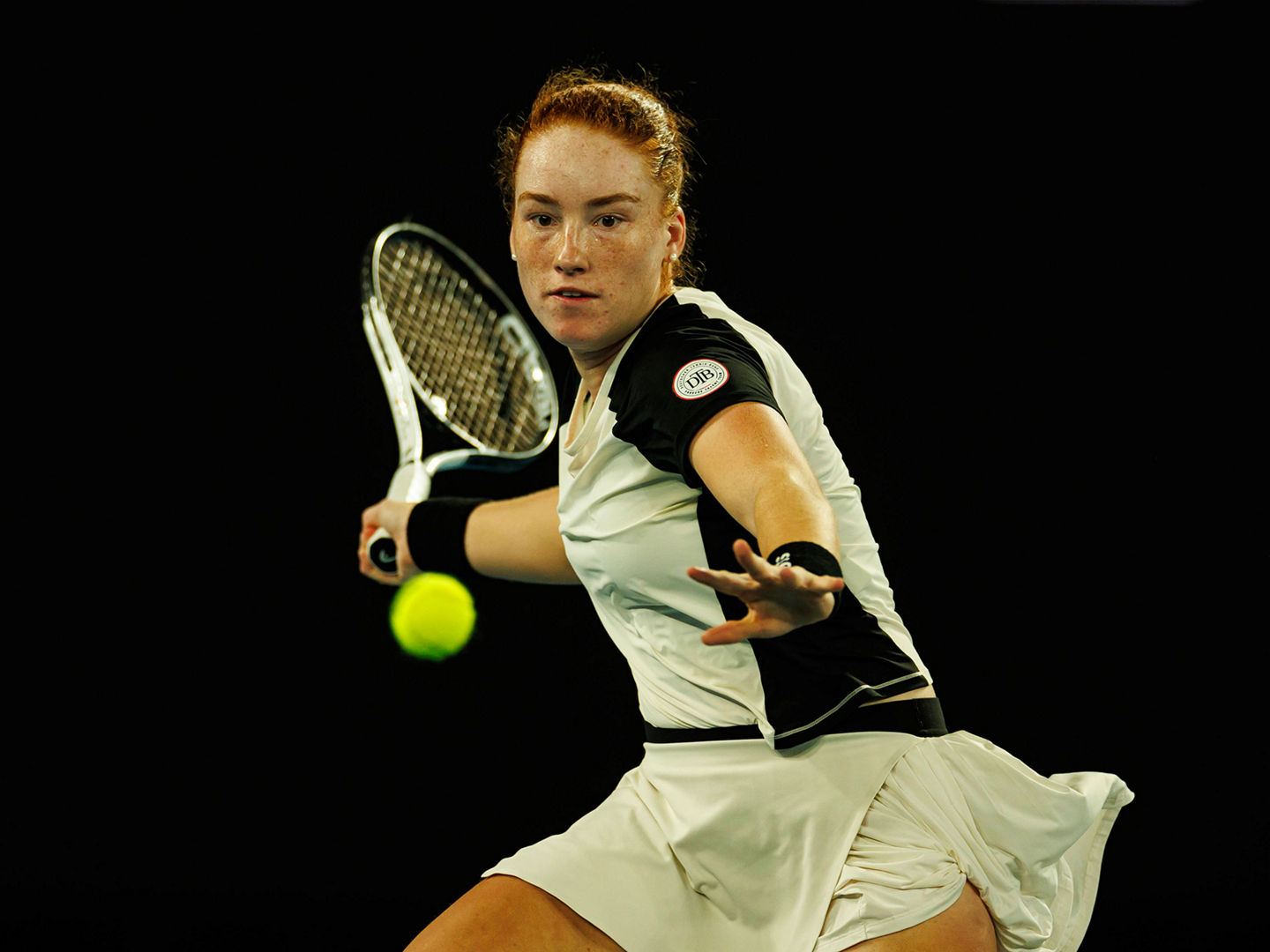 Tennis: Australian Open Jan 14, 2024 Melbourne, Victoria, Australia Ella Seidel of Germany hits a shot against Aryna Sabalenka of Russia in the first round of the womens singles. Melbourne Victoria Australia, EDITORIAL USE ONLY PUBLICATIONxINxGERxSUIxAUTxONLY Copyright: xMikexFreyx 20240114_jcd_zg6_0215