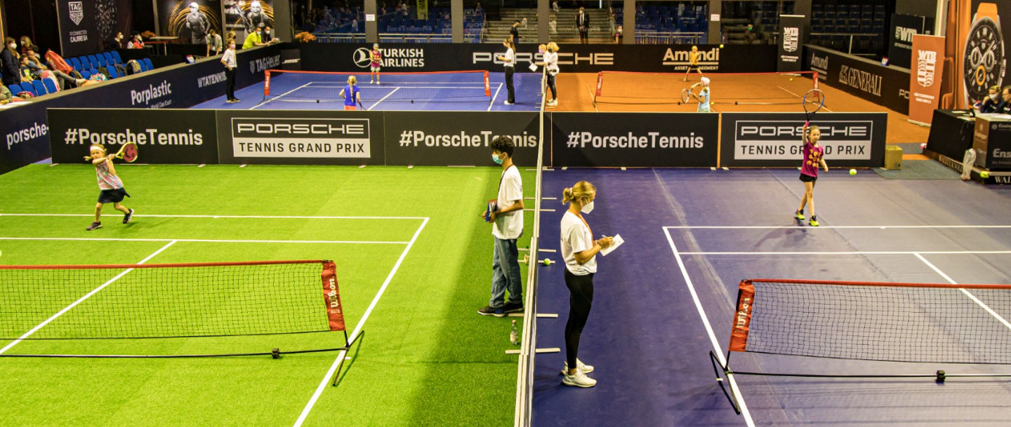 Porsche Mini Tennis Grand Prix mit vier verschiedenen Belägen