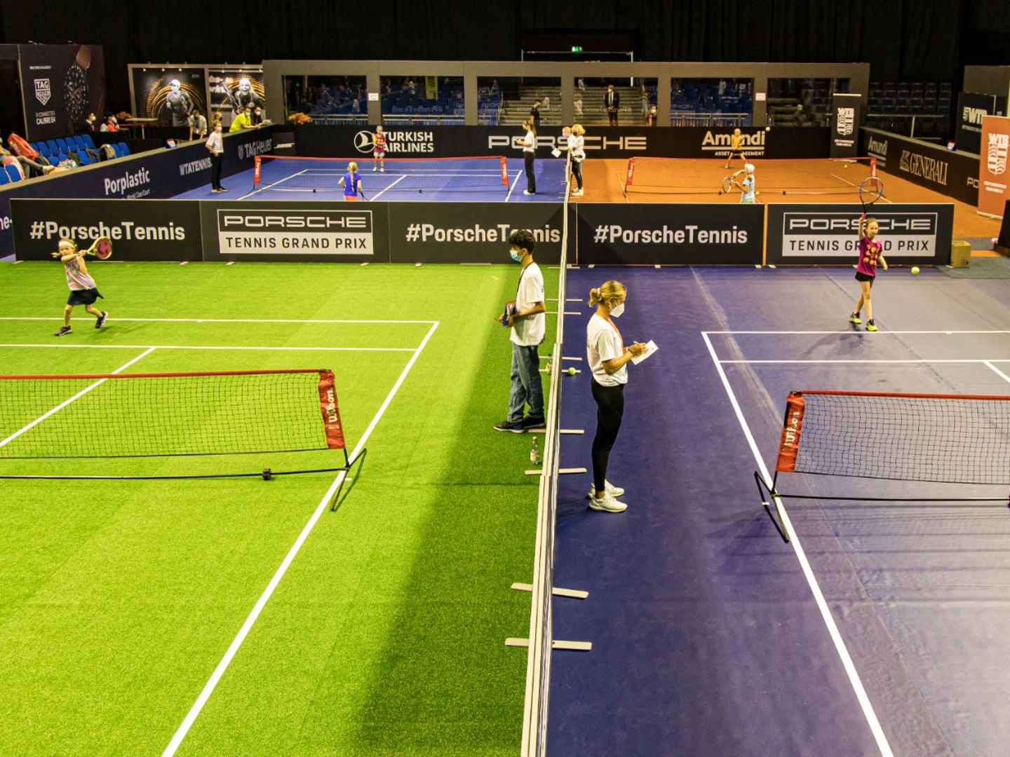 Porsche Mini Tennis Grand Prix mit vier verschiedenen Belägen