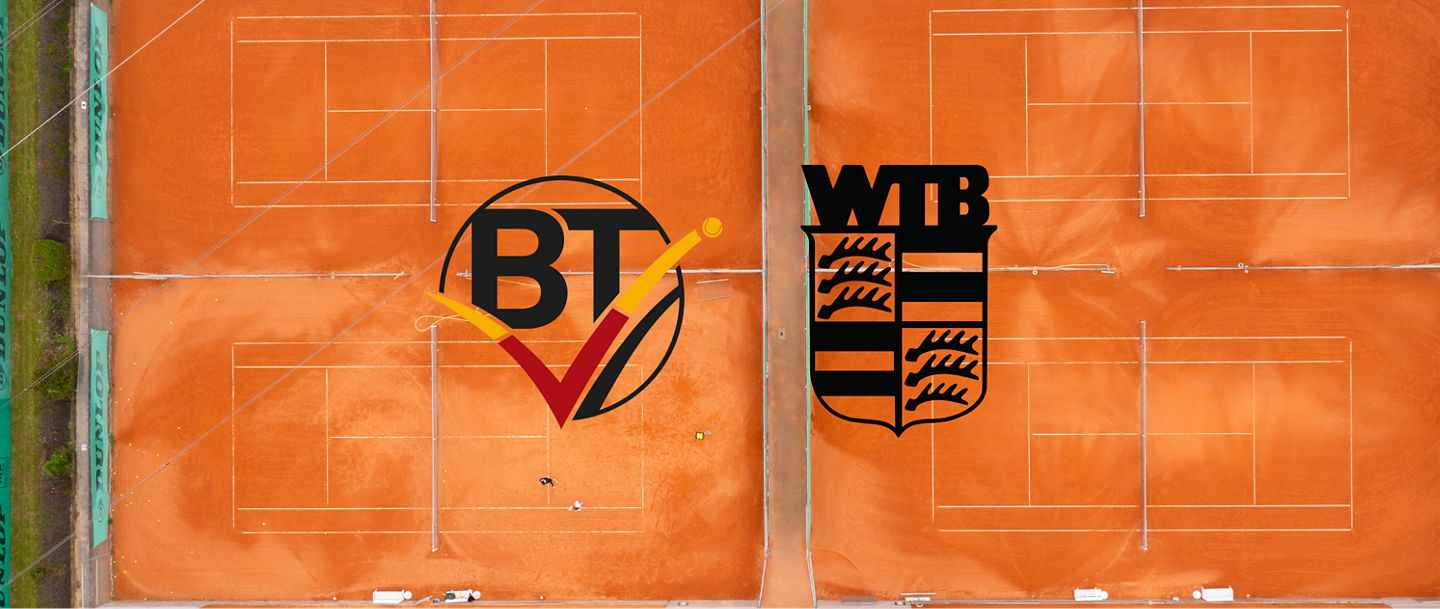 BTV- und WTB-Logo mit Tennisplatz im Hintergrund