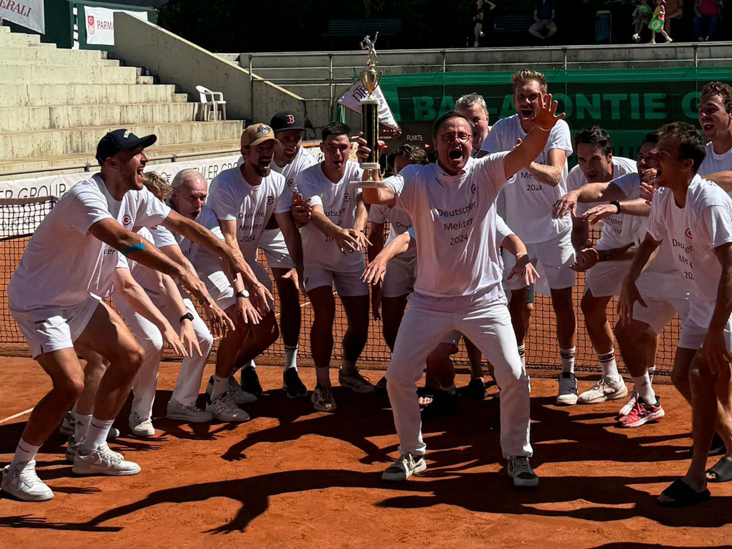Der TC Großhesselohe wird zum ersten Mal in der Vereinsgeschichte Deutscher Meister. 