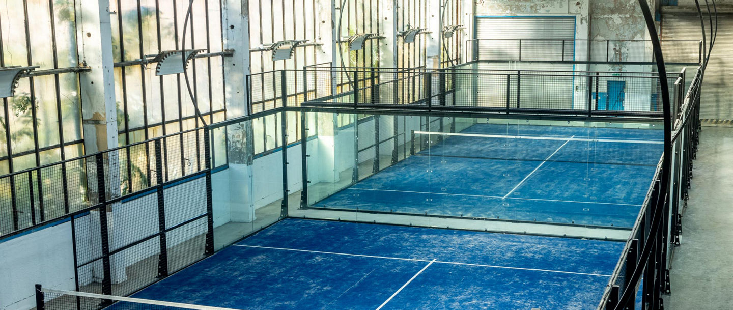 Ex-Handball-Profi Fabian Böhm eröffnete in einer alten Lackfabrik in Potsdam eine Padelhalle