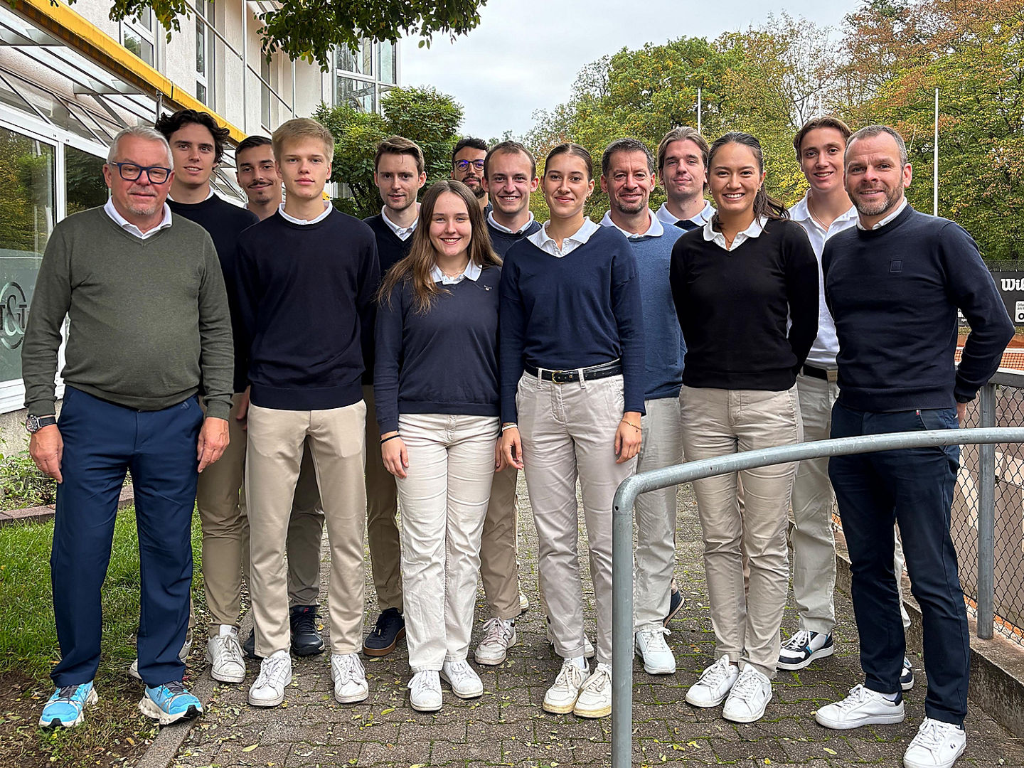 8 Nachwuchsschiedsrichter:innen haben ihre Lizenz als DTB-B-SR erhalten