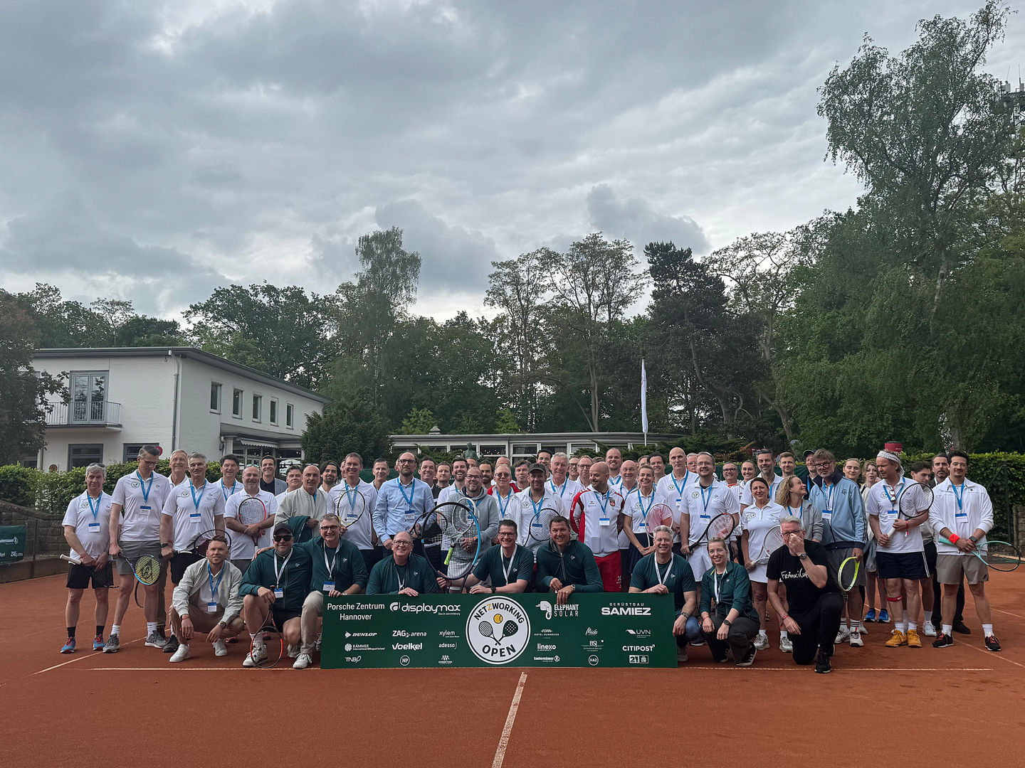 Gruppenbild von allen Teilnehmern
