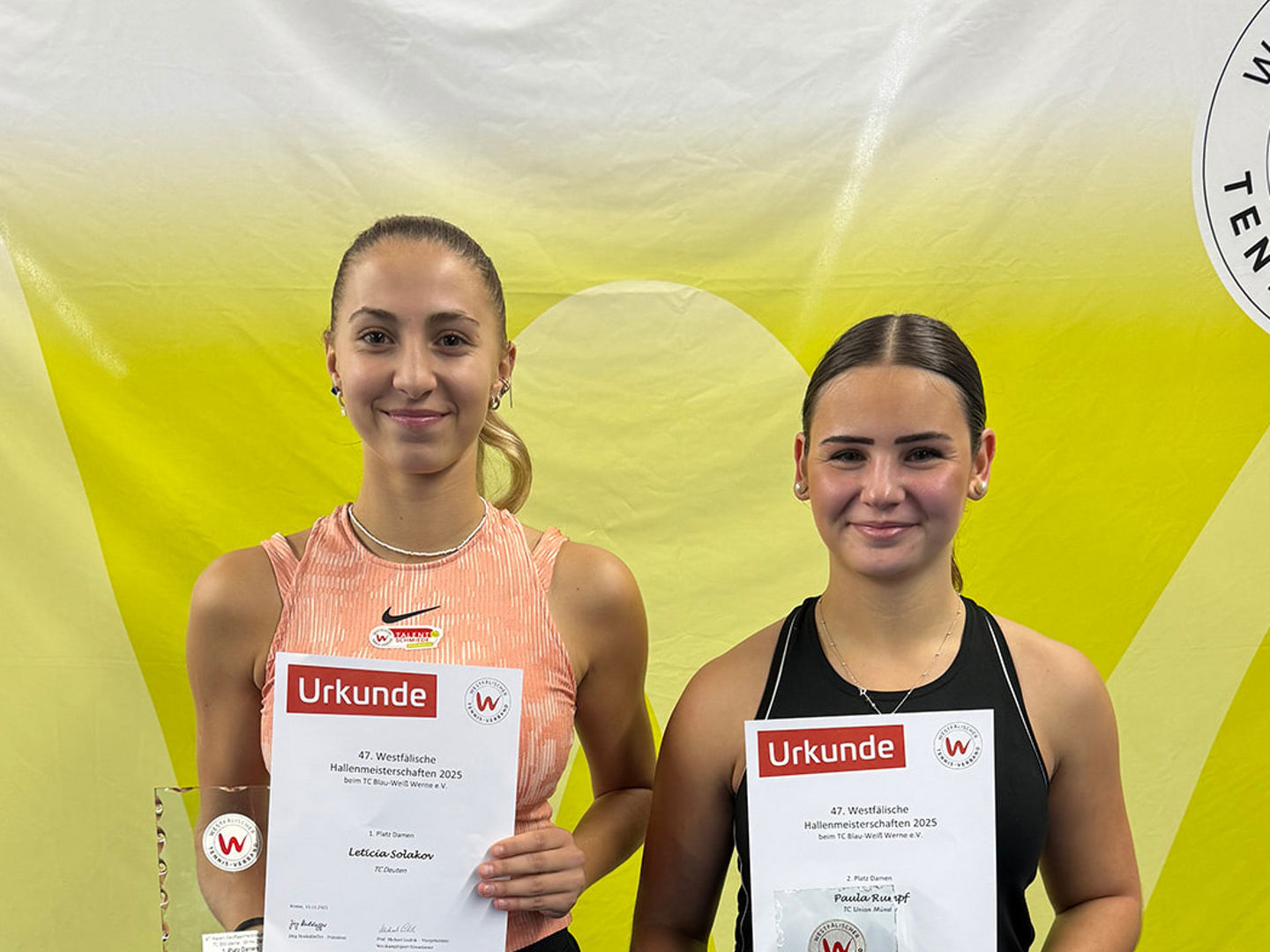 Siegerin Leticia Solakov (links) und Finalistin Paula Rumpf