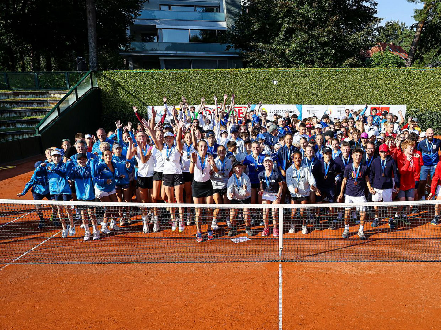 Haben sichtlich Spaß: Die Teilnehmer:innen von Jugend trainiert für Olympia 2024