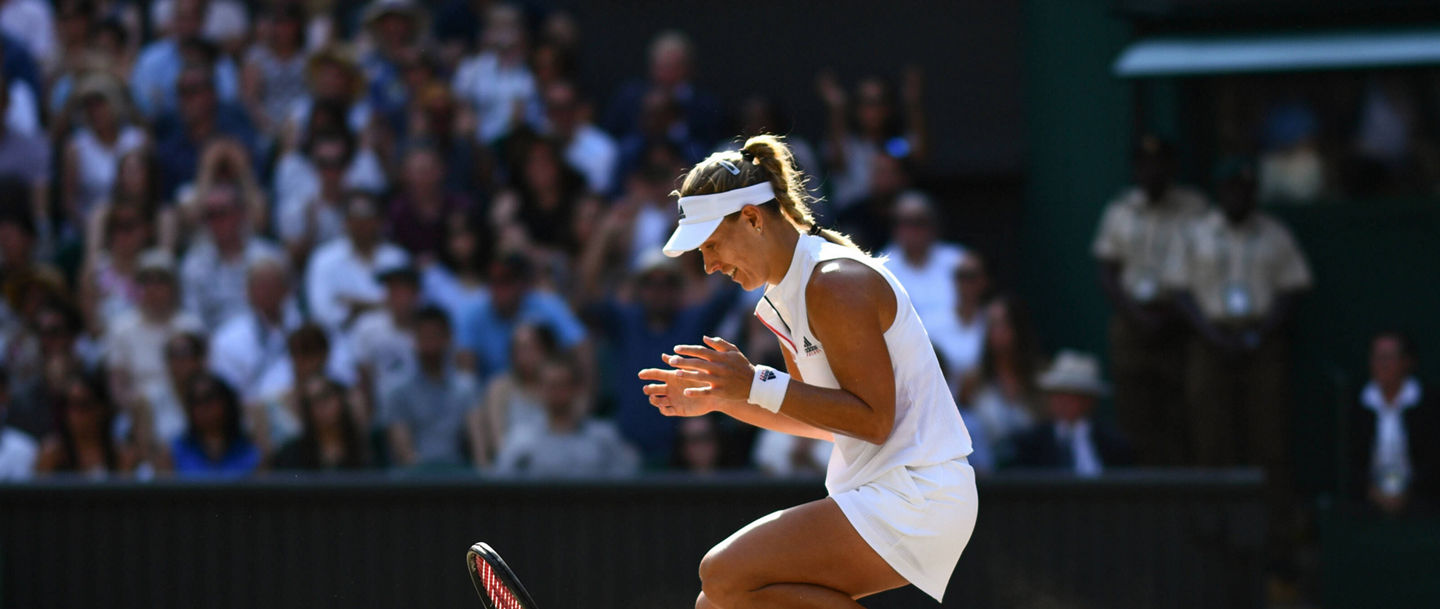 Wimbledon 2018: Angelique Kerber sinkt nach dem verwandelten Matchball zu Boden.