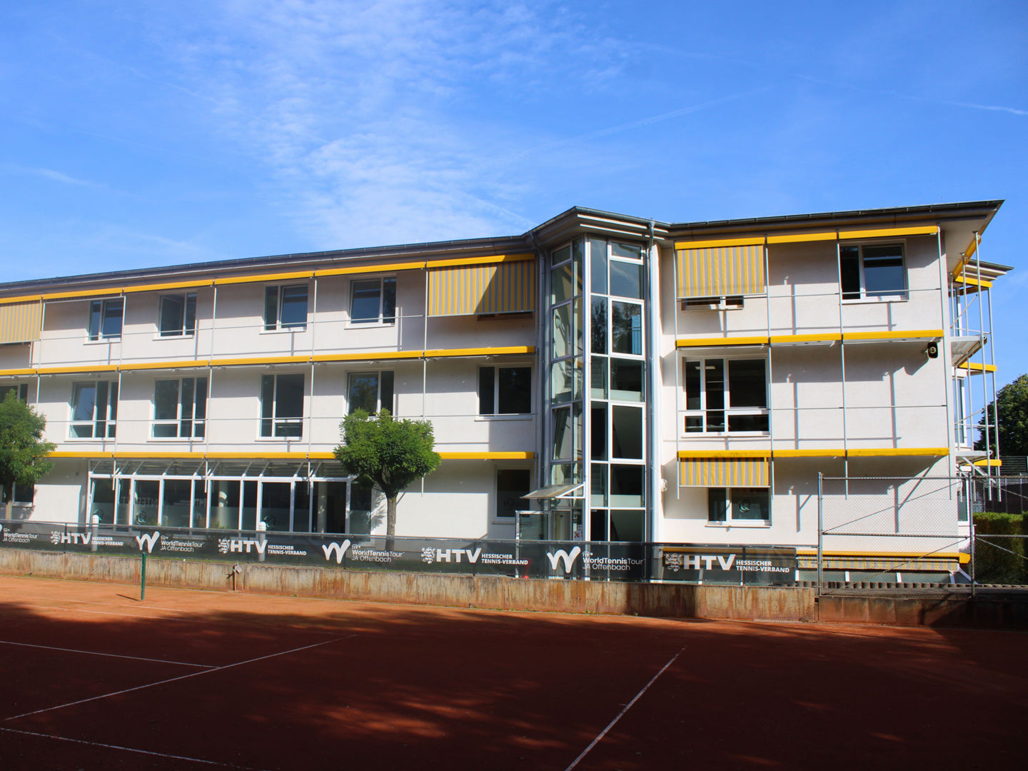 Frontansicht des Landesleistungszentrum des HTV in Offenbach