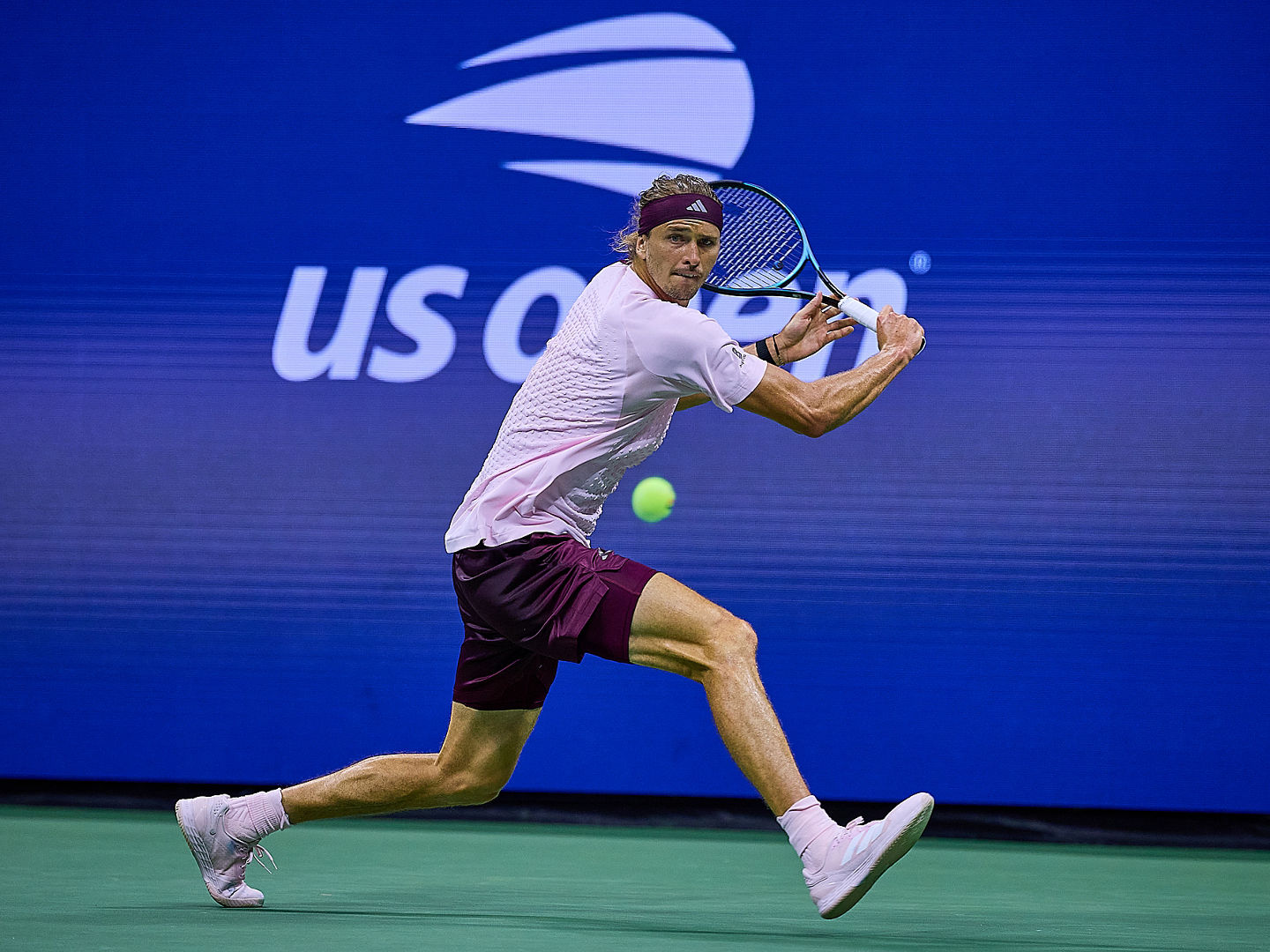 Alexander Zverev of Germany returns with backhand during the 2026 US Open - Tennis Championships, 1.9.2026 in New York (USTA Billie Jean King National Tennis Center), United States of America