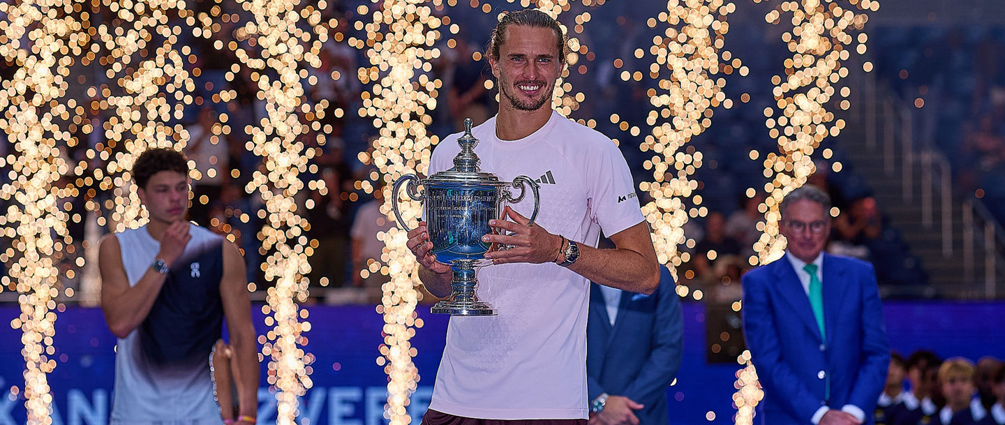 Alexander Zverev of Germany is presenting his trophy for the singles champion during the 2026 US Open - Tennis Championships, 13.9.2026 in New York (USTA Billie Jean King National Tennis Center), United States of America