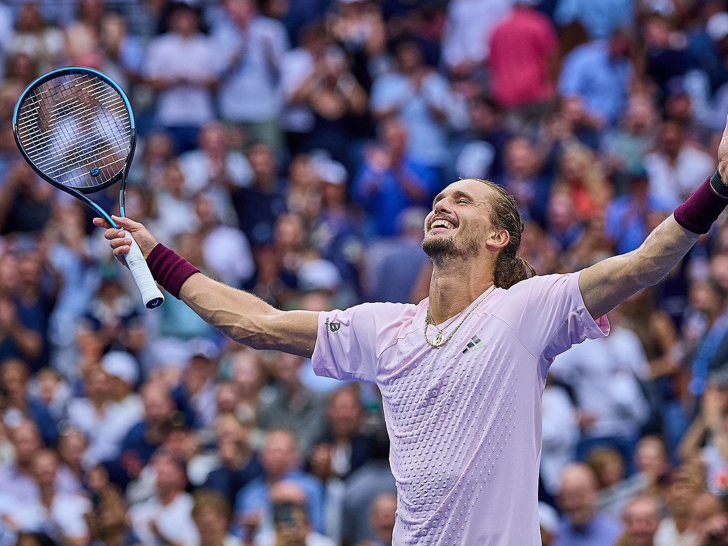 Alexander Zverev of Germany is presenting his trophy for the singles champion during the 2026 US Open - Tennis Championships, 13.9.2026 in New York (USTA Billie Jean King National Tennis Center), United States of America
