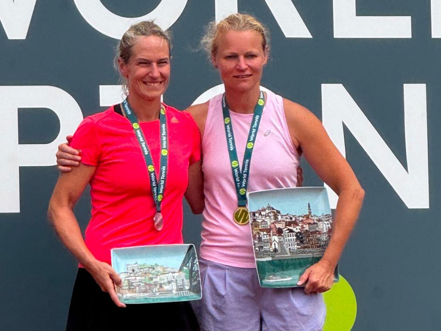 Die frischgebackene Weltmeisterin Manon Kruse (rechts) und Vizeweltmeisterin  Silvia Tornier