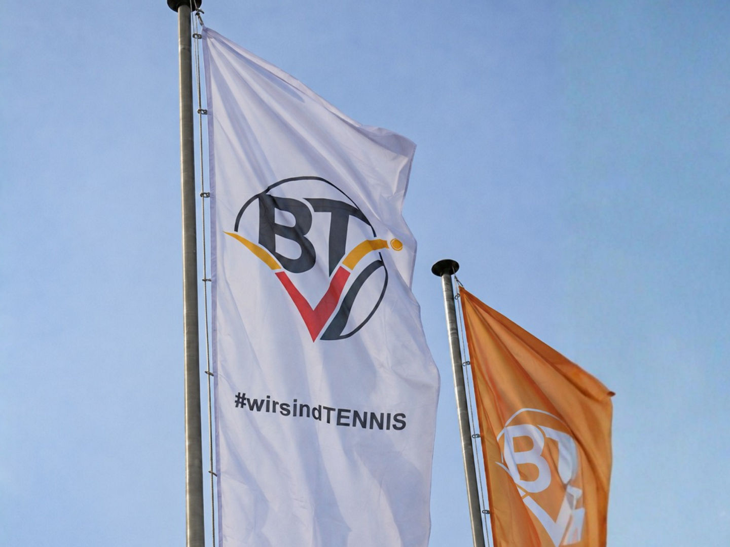 BTV-Flaggen wehen im Wind