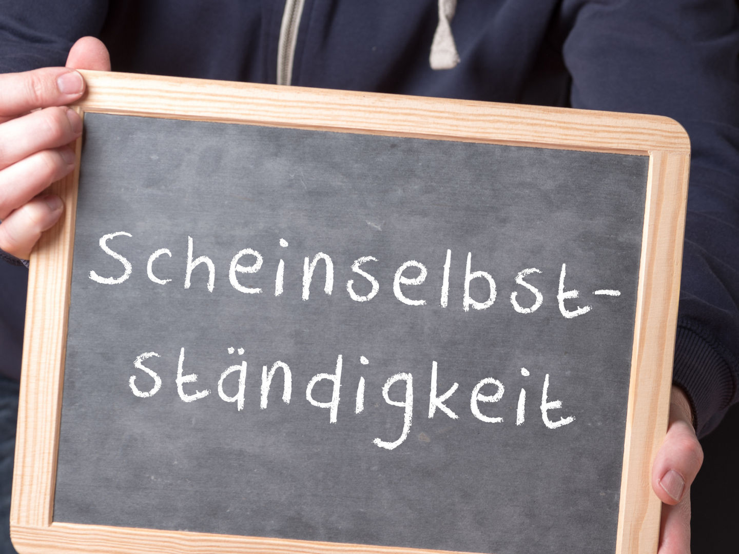 Tafel mit dem Schriftzug Scheinselbständigkeit
