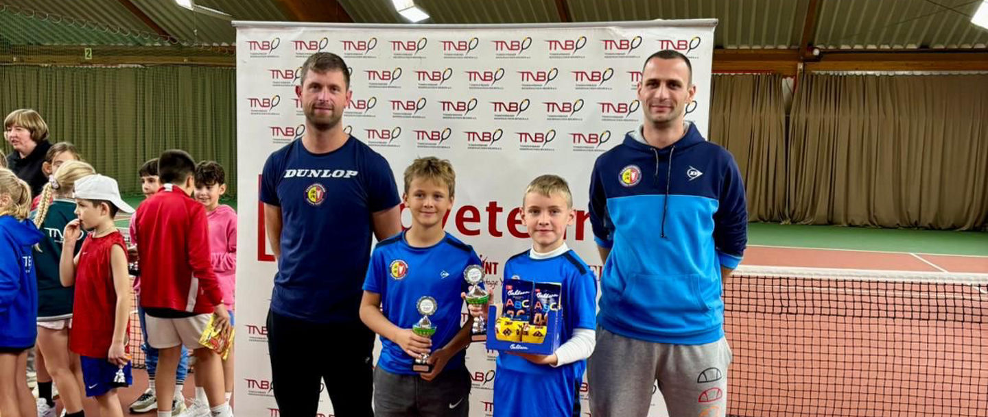 Holten den Titel bei der U10: Nicklas Hermann und Lio Keller