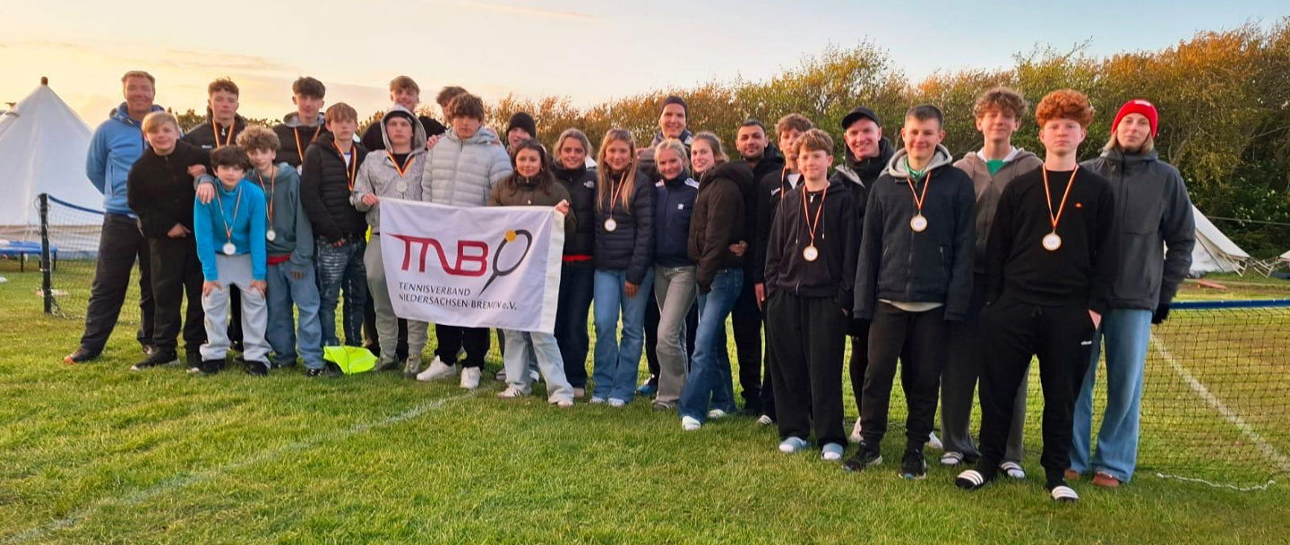 Gruppenfoto: Beach Tennis Camp Lageoog