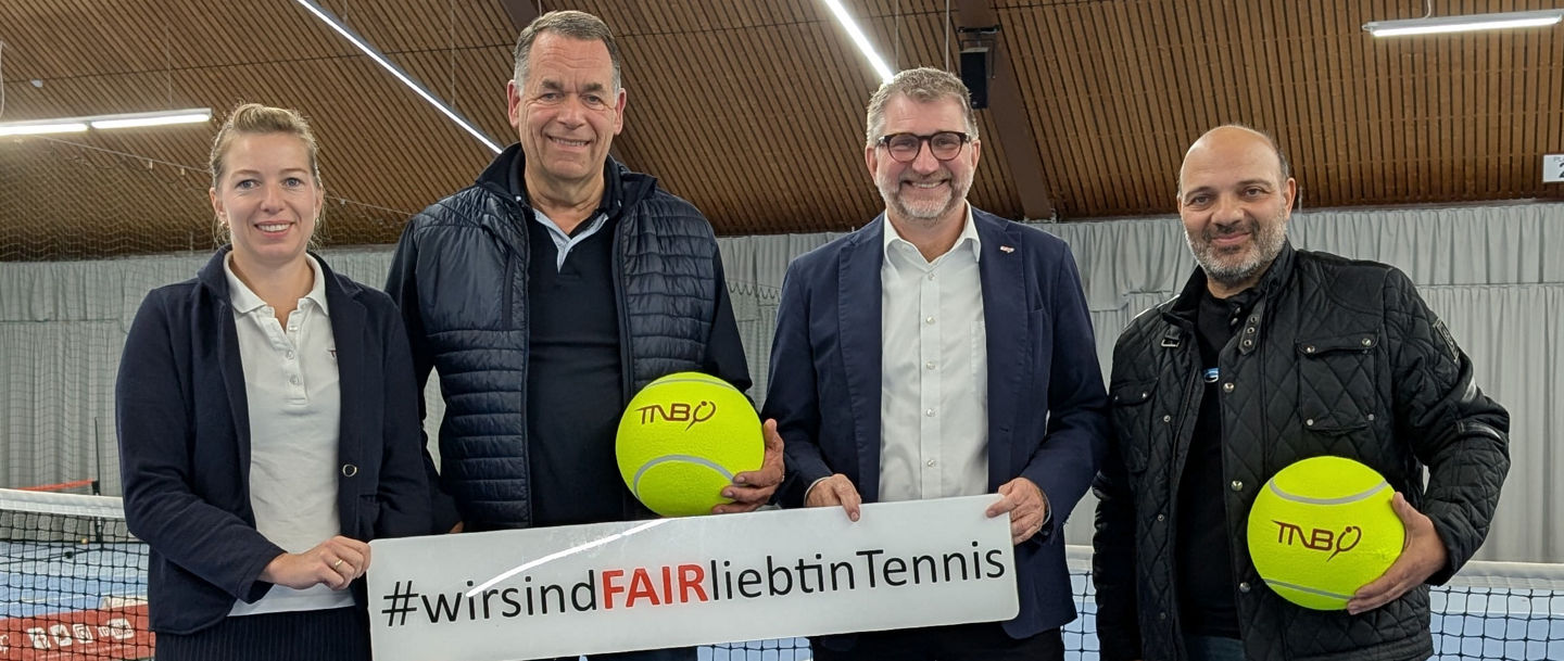 Der Tennisverband Niedersachsen-Bremen (TNB) freut sich, die Kooperation mit aircanopy zu verkünden (v.l.n.r. Bettina Radke, Marco Meyer-Warden, Michael Wenkel, Ercan Celikates)